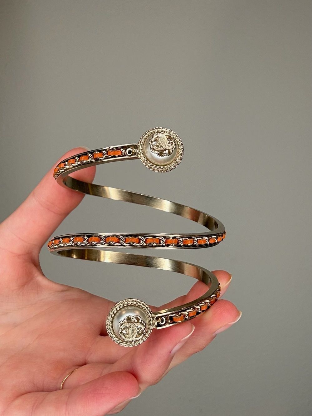 CHANEL Cruise 2018 Gold-Tone Spiral Cuff Bracelet with Orange Leather Accents
